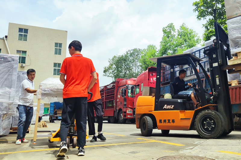 工廠實拍：日精智能汽車線束自動化處理設(shè)備，發(fā)貨現(xiàn)場！